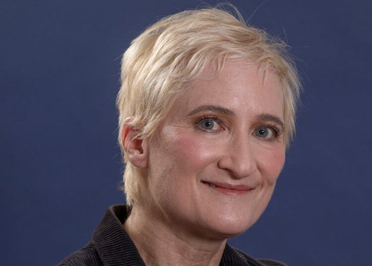 Jill Sobule, cantora e compositora conhecida por 'eu beijei uma garota,' morto no fogo da casa