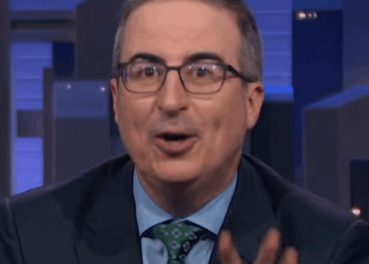 John Oliver se encolhe com 4 palavras, Trump não para de dizer