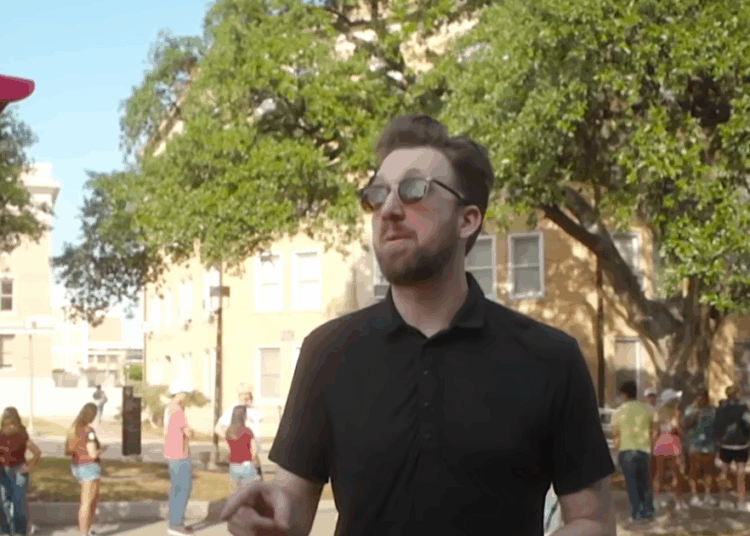 Jordan Klepper recebe confissão do fã de Gen-Z Charlie Kirk