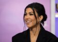 Kourtney Kardashian diz que enviar crianças para a escola é "tão datado"