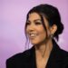 Kourtney Kardashian diz que enviar crianças para a escola é "tão datado"