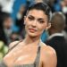 Kylie Jenner revela um mau funcionamento doloroso do guarda -roupa Met Gala
