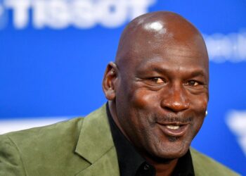 Michael Jordan está voltando ao basquete com um grande primeiro