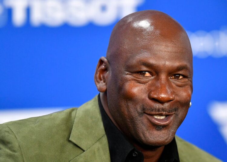 Michael Jordan está voltando ao basquete com um grande primeiro