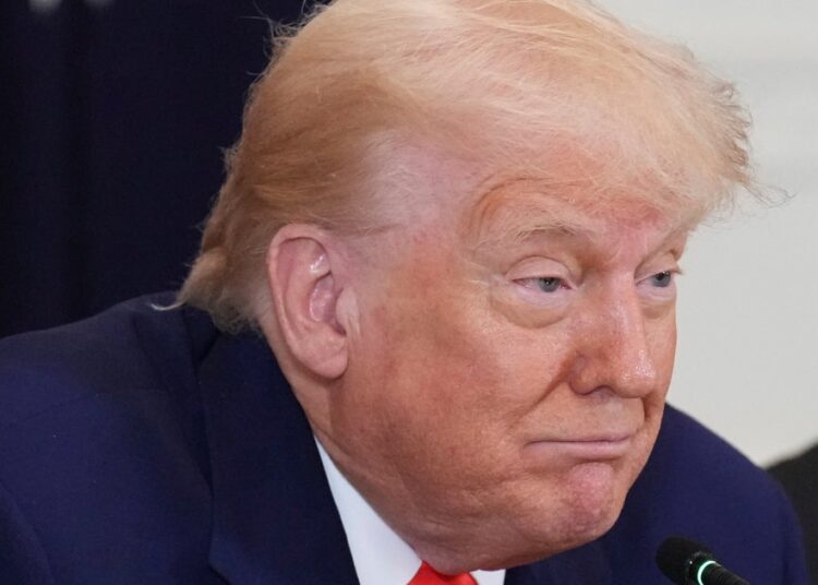 O convidado da celebridade. Descreve toda a personalidade de Trump em apenas 3 palavras