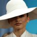 O visual todo-branco de Zendaya pode ser uma piscadela atrevida para o noivado dela