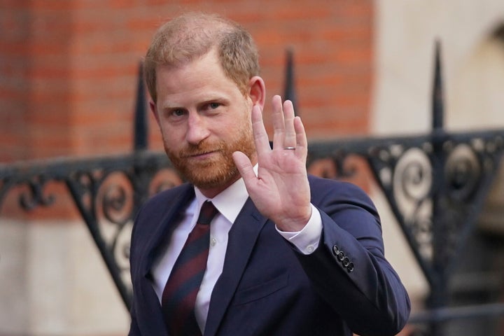 Regras do tribunal contra o príncipe Harry em caso monumental