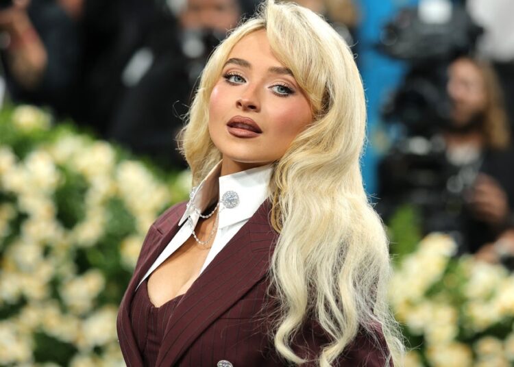 Sabrina Carpenter credita Pharrell por calças sem gala Met Gala