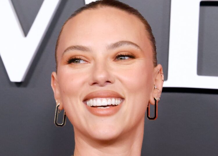 Scarlett Johansson para se vingar da piada suja de Michael Che