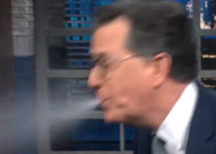 Stephen Colbert trolls chefes corporativos em meio a relatos de Trump Deal