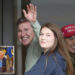 Todd Chrisley sorri no primeiro passeio público desde que Trump perdão