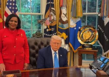 Trump planeja perdoar as estrelas da realidade Todd e Julie Chrisley