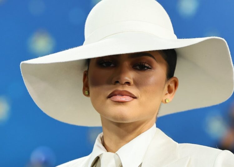 Zendaya e Anna Sawai combinam acidentalmente no Met Gala 2025