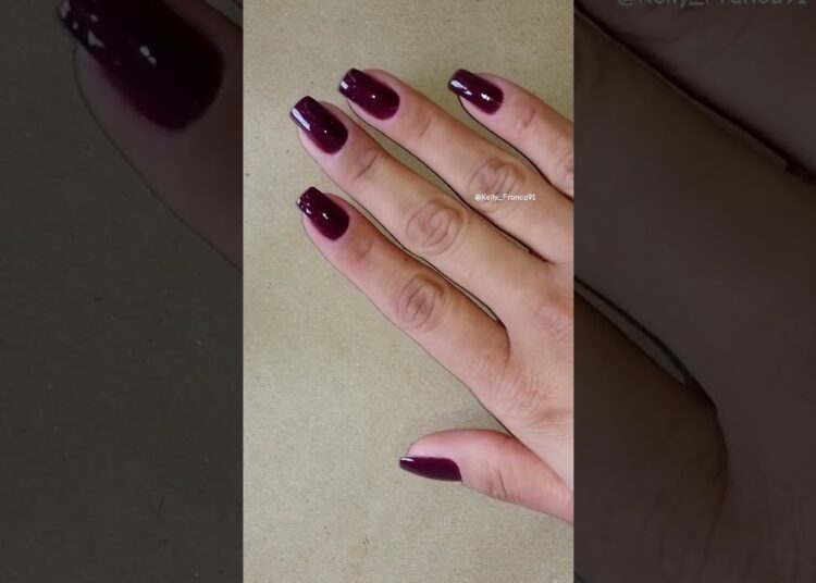 #elegante #unhas #unhasbelissimas #unhasnaturais #unhasecores #esmalte #roxos #roxo #realeza