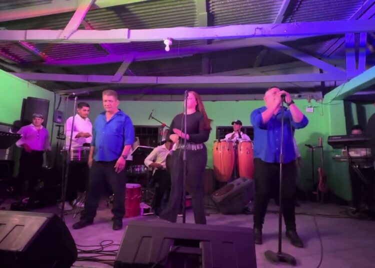 PRINCIPES AZULES DE VILLANUEVA CORTES LA REALEZA MUSICAL DE HONDURAS)