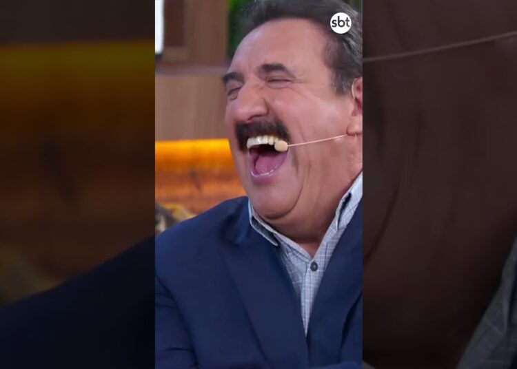 O maior imitador de cachorros do mundo! O do Silvio Santos é o melhor 😂 #programadoratinho #imitador