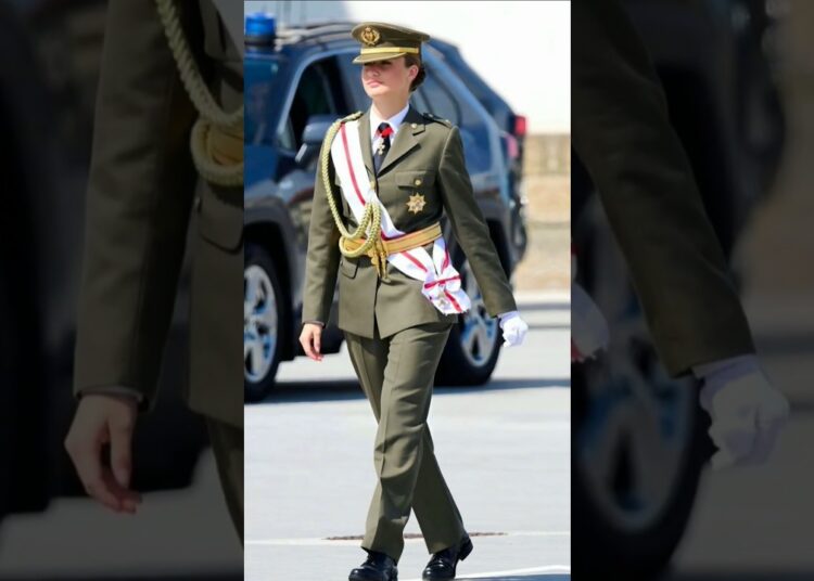How am i walking #princess walking style #princess #spanishroyalty #army girl #frogprincess