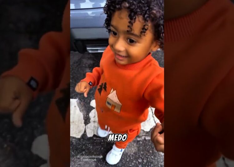 VIVIANE PRESENTEIA FILHO COM MOTO LUXUOSA! #fofoca #celebridades #famosos