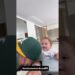 Você consegue não rir com esse bebê?
