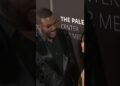 Meghan Markle Caminha no Tapete Vermelho com Tyler Perry em Beverly Hills | AA1V
