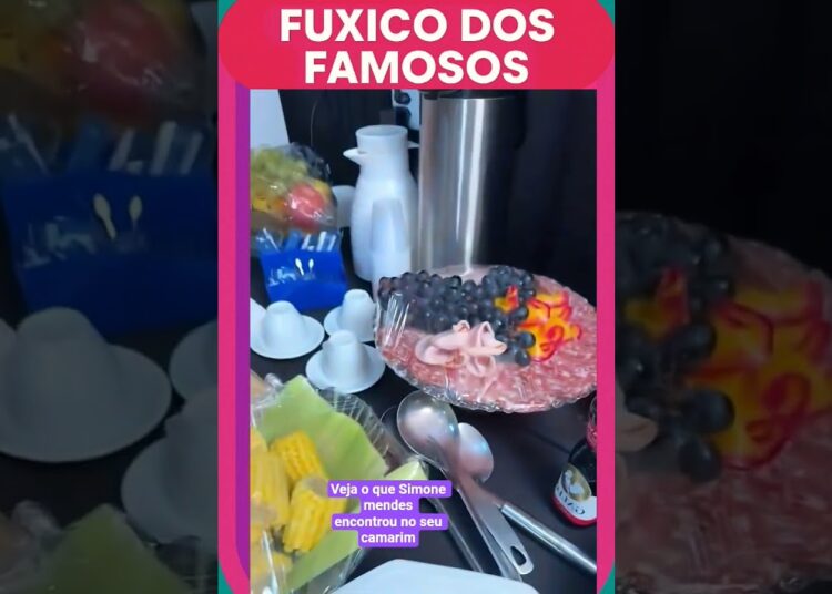 Veja as delícias de variedades de comida a Simone mendes encontrou no seu camarim #fofocas