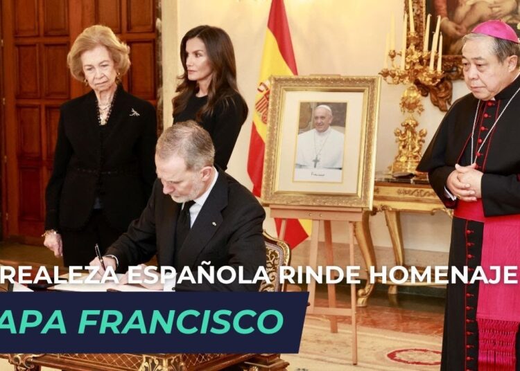 La realeza española rinde homenaje al papa Francisco