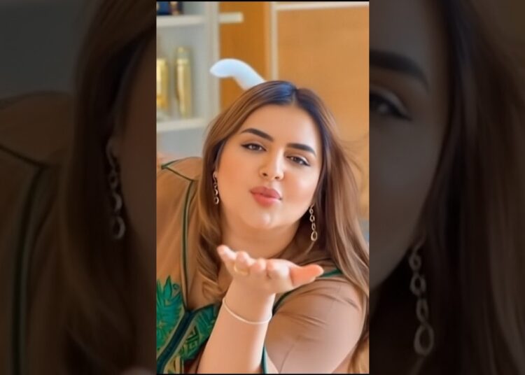 👑Familia Al-Maktoum/ En españolMahra bint Mohammed bin Rashid Al Maktoum Flying ♥️