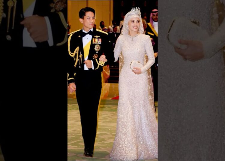 Una boda real de lujo: corona de 132 quilates y vestido de diamantes 👑✨ #PrincipeMateen #shorts