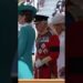 El rey Carlos III le pide a la reina Camilla que le cambie el sitio, ¿error de protocolo? #realeza