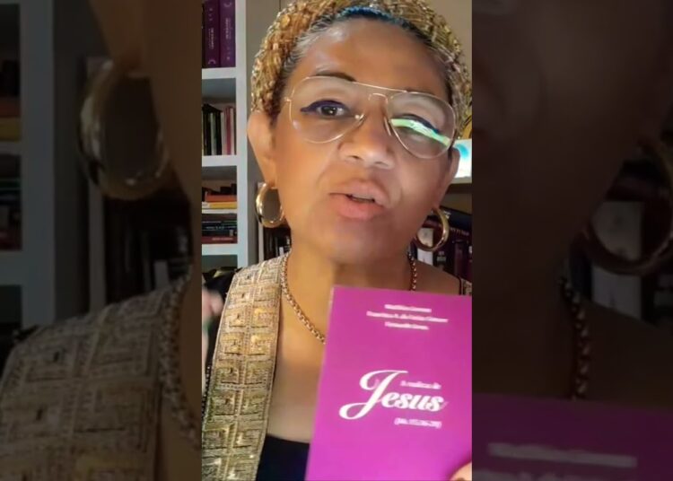 O #Senhor é #Rei. A #Realeza de #Jesus. Link na descrição do vídeo📚👇🏻