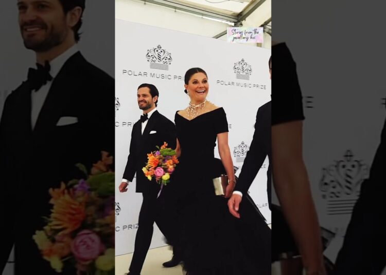 Gothic look of the Crown Princess. Swedish royals attended a black tie event.