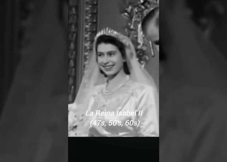 Claire Foy interpretando a la Reina Isabel II vs la Reina Isabel II 1947-1966 #goldenbrown #realeza