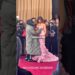 O segurança de Zendaya pode tocar em seu peito!#curiosidades #noticias #brazil
