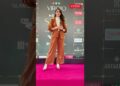 Genelia D’Souza looks stunning as she poses for the paps! #entertainment #bollywood