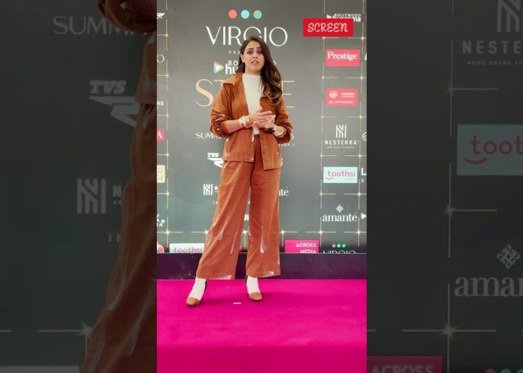 Genelia D’Souza looks stunning as she poses for the paps! #entertainment #bollywood