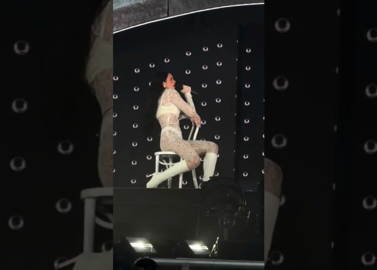 “Whatcha Doing”live in Wembley 🏴󠁧󠁢󠁥󠁮󠁧󠁿 during RadicalOptimismtour25 #wembley #tour#london #iconic