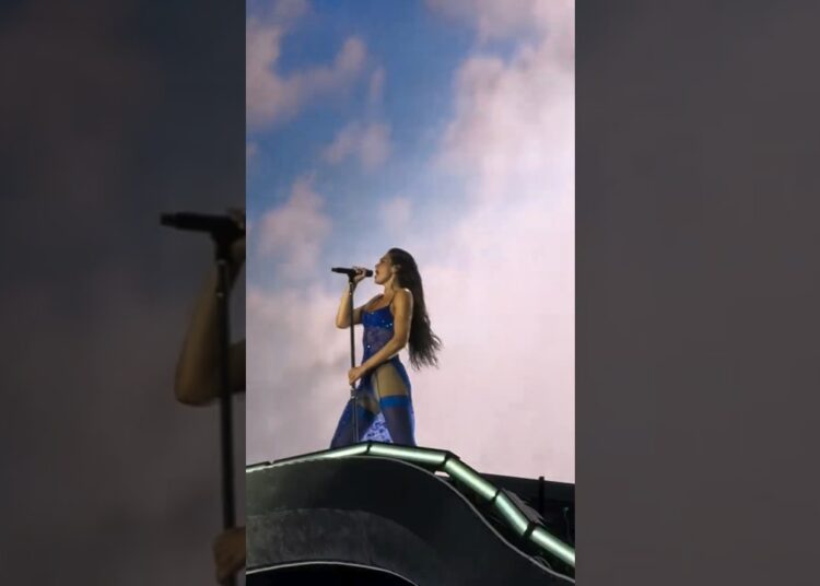 “Happy For You”live in Wembley 🏴󠁧󠁢󠁥󠁮󠁧󠁿 during RadicalOptimismtour25 #wembley #live #tour #london