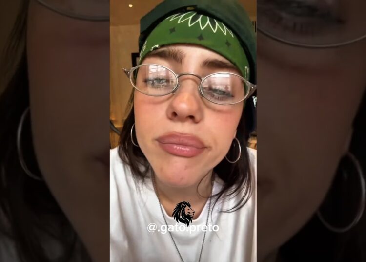 Billie Eilish Parou de Usar Roupas #artista #musica #brasil #youtubeshorts #curiosidades