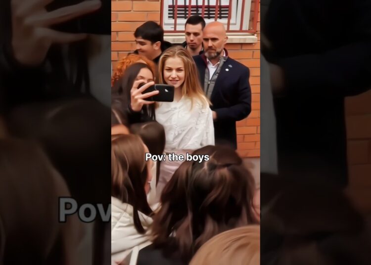The moment when leonor visited schools #princess #king #history #shorts