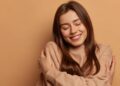 5 maneiras de fortalecer seu próprio amor (todos os dias, não apenas quando você se sente mal) - Celebrity Land