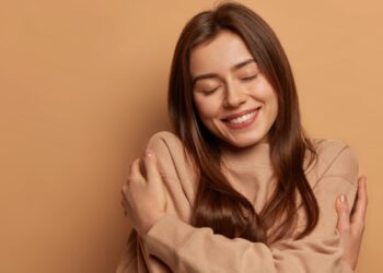 5 maneiras de fortalecer seu próprio amor (todos os dias, não apenas quando você se sente mal) - Celebrity Land