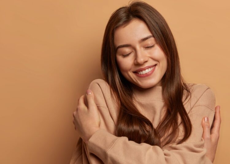 5 maneiras de fortalecer seu próprio amor (todos os dias, não apenas quando você se sente mal) - Celebrity Land