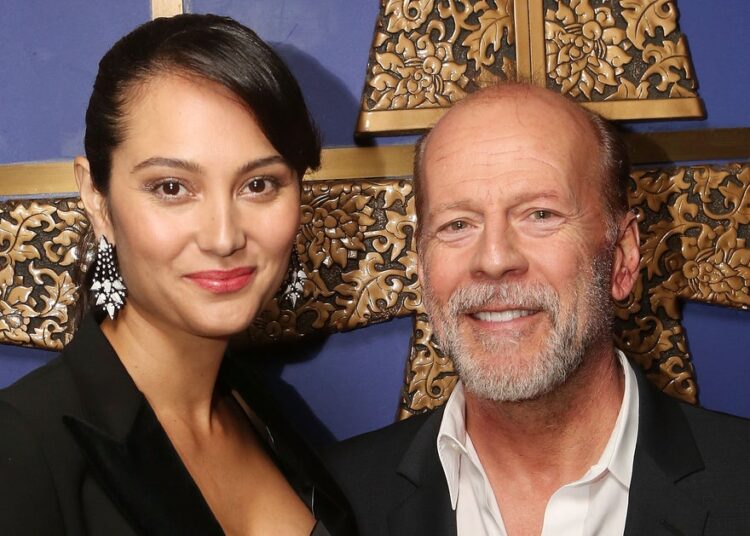 A esposa de Bruce Willis compartilha confissão de partir o coração em uma homenagem emocional do dia dos pais