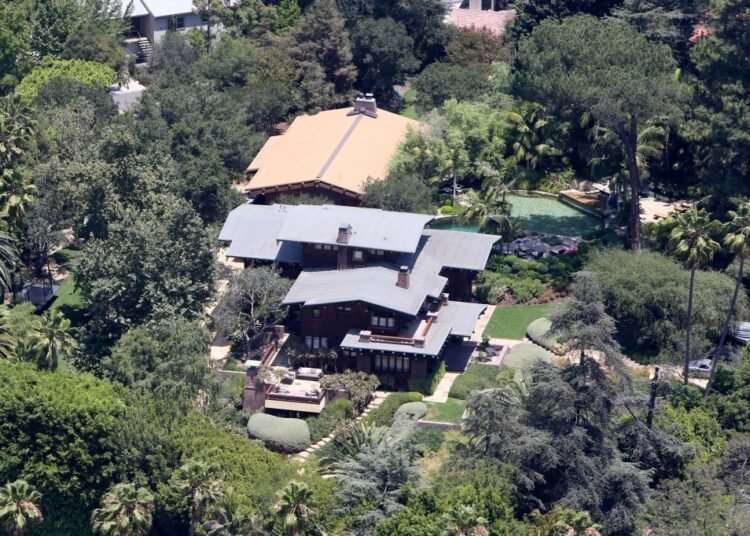 Brad Pitt's Los Angeles Home Burglarized: Relatório