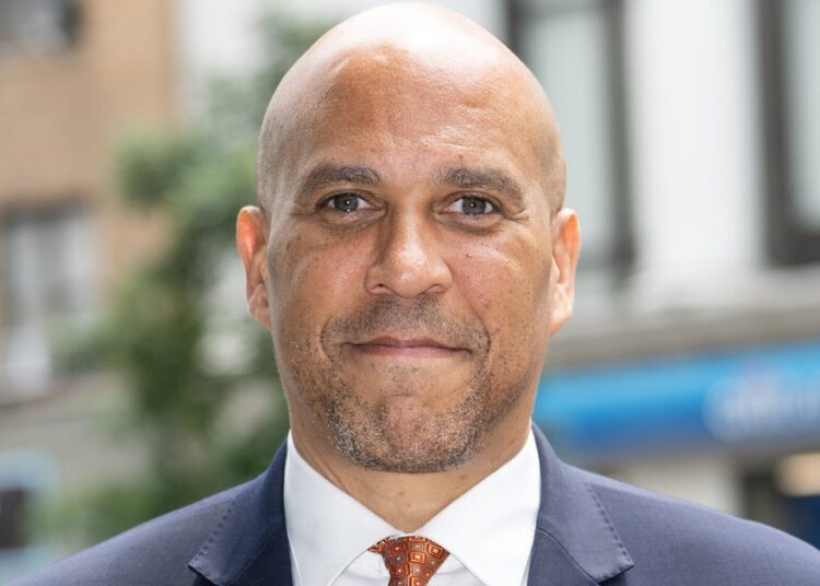 Cory Booker revela que ele fez um encontro às cegas com Mariah Carey