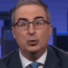 John Oliver expõe 'desgraça absoluta' sistema governamental que não faz 'não senso de f ** rei'