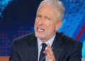 Jon Stewart envergonha senador por 'depravação'