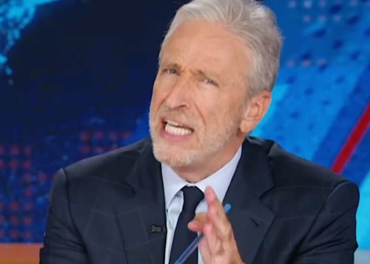 Jon Stewart envergonha senador por 'depravação'