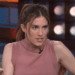 Kelly Clarkson perdeu isso depois de ser desajeitadamente pego, não tão subtemente, olhando para a testa de Allison Williams Botox