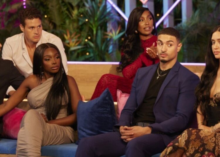 'Love Island EUA' alerta os espectadores para parar o cyberbullying
